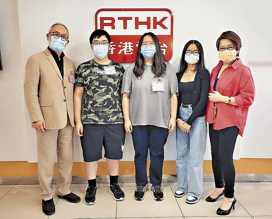 ◆（左起）惲福龍校長、俊豪、阿姜、Diane、淑梅。 作者供圖