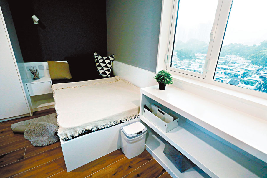◆ 青年宿舍PH2單人房開揚、實用，大窗能一覽林景，傢俬亦相當齊全。 資料圖片