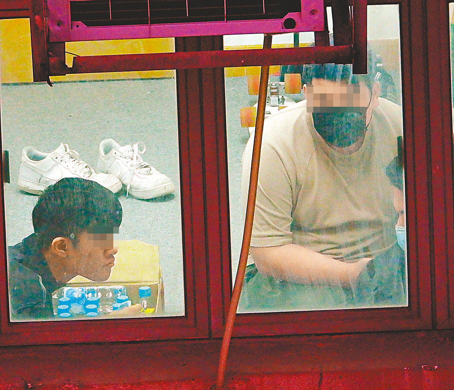 ◆ 疑似「Black Bloc」成員去年2月出現在長沙灣的「秘竇」。  資料圖片