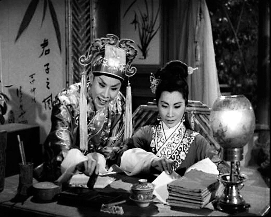◆ 唐滌生多部粵劇劇本被譽為經典。圖為《蝶影紅梨記》劇照。資料圖片