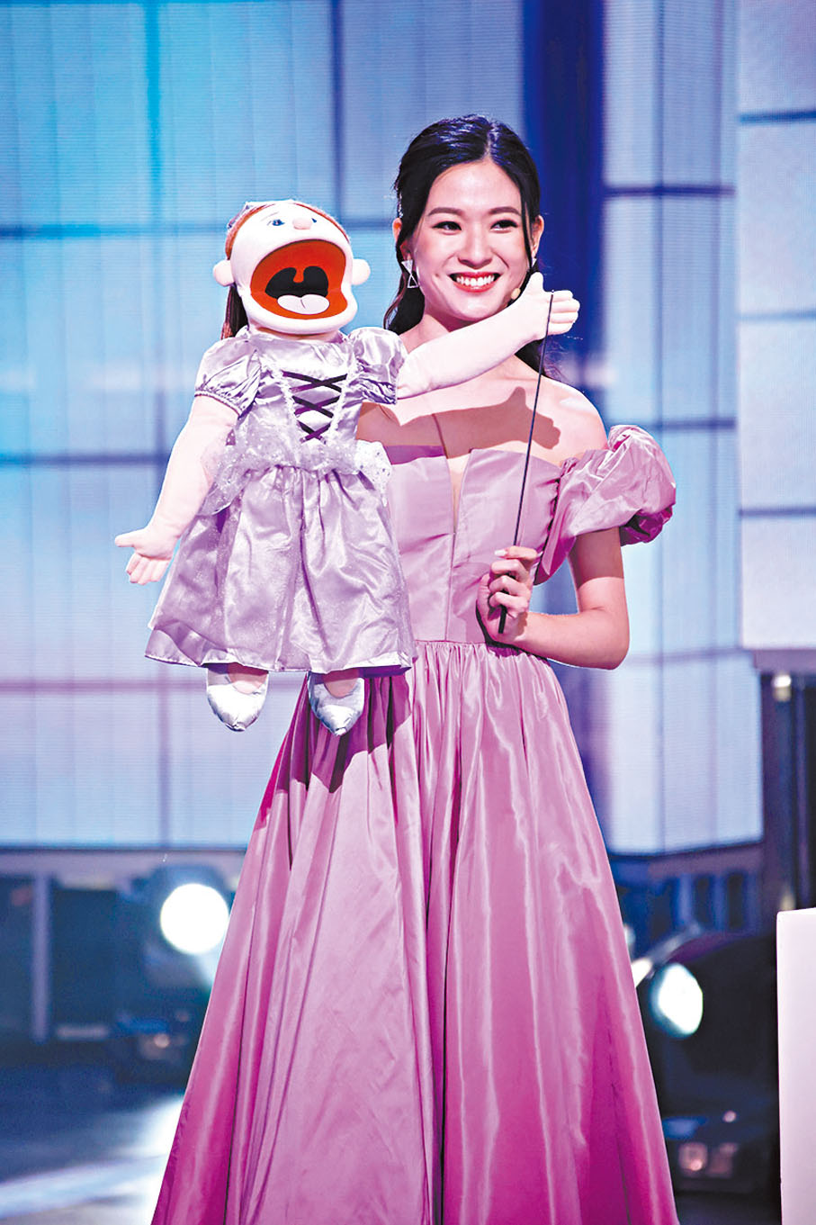 ◆陳懿德與拍檔「癲癲」上台。