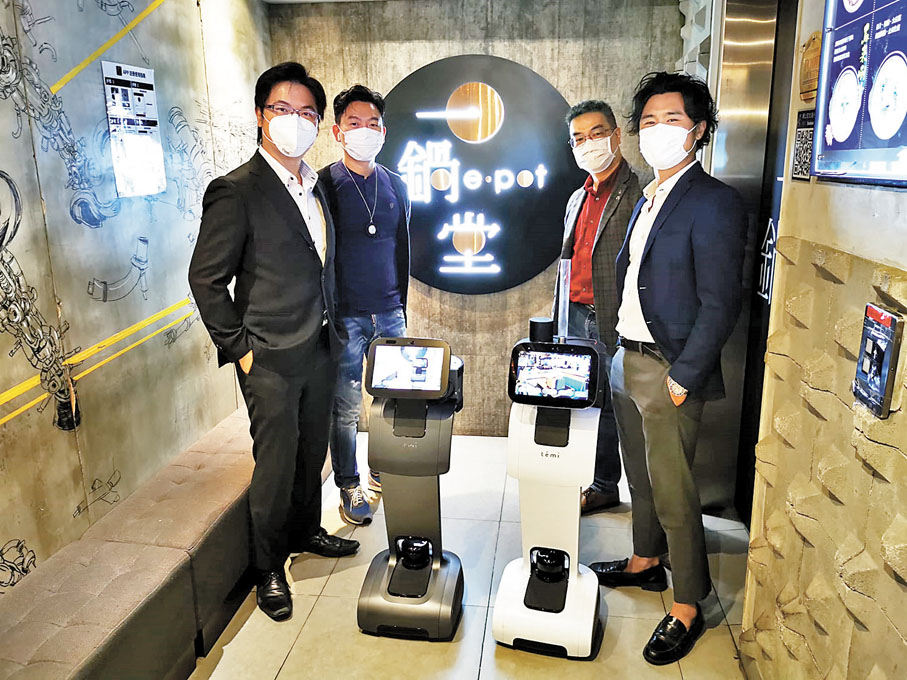 ◆ 林朗熙（前左）自小希望機器人可為人類帶來便利。