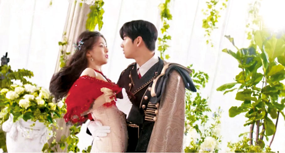 ◆棋德瑞公爵挺身守護迦耶娜公主。