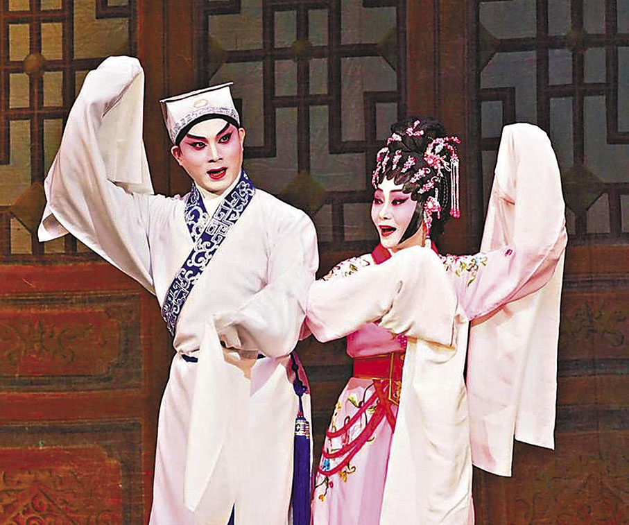 ◆李秋元和黃小鳳台上台下都好合拍。