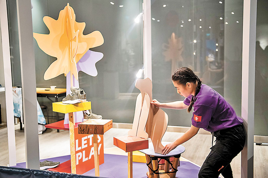 ◆ 梁家瑜參加「世界技能大賽」，於「櫥窗設計」奪冠。