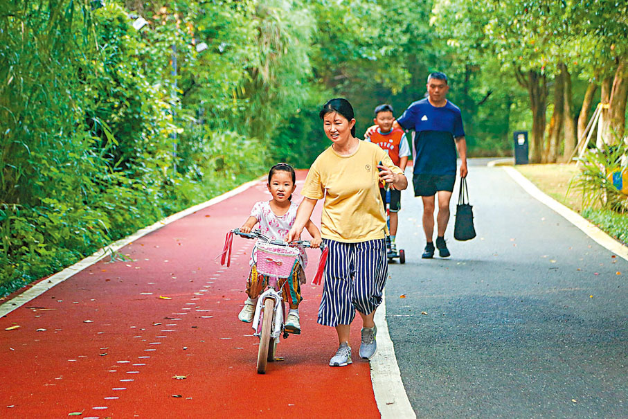 ◆大家應保持心情開朗，做運動鍛煉身體，享受健康生活。 