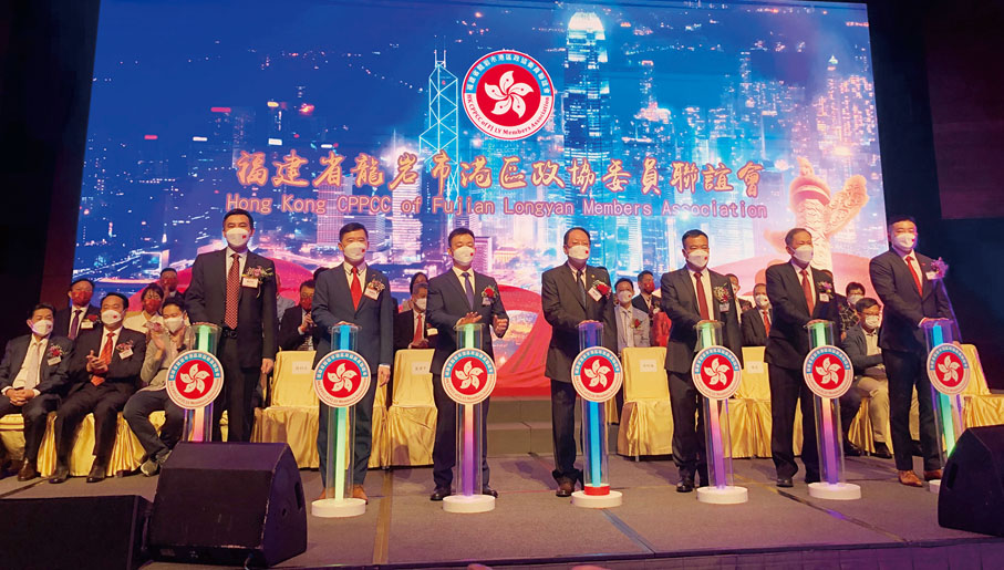 ◆胡健民、吳換炎、楊利玉、陳昆、許阿強、藍建平、陳伯安共同啟動交接儀式。