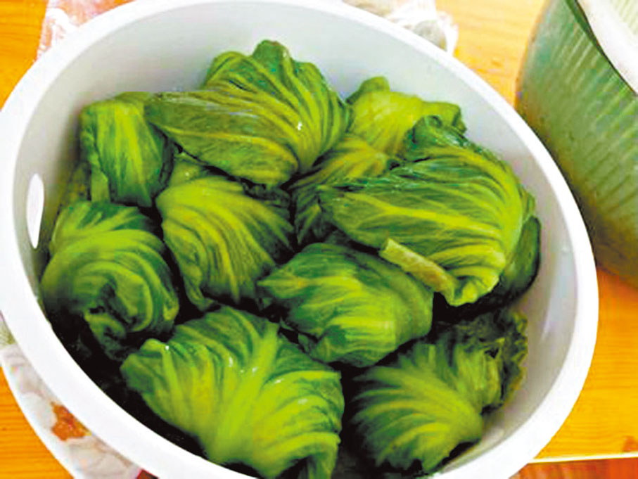 ◆芥菜包以生菜代替了原本的芥菜。中新社