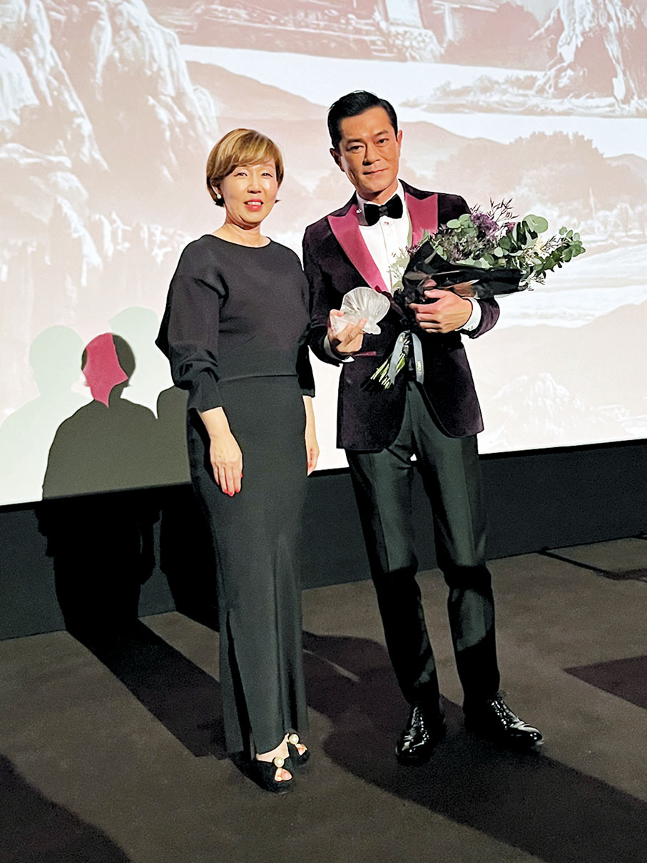 ◆ 古仔親身飛往倫敦出席電影節及領獎。