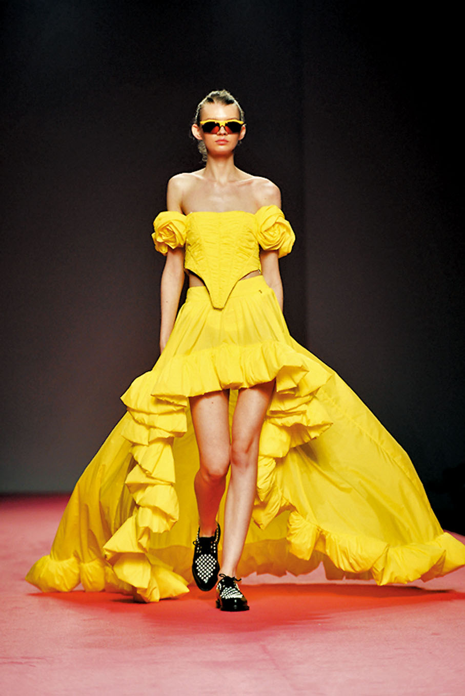 ◆模特兒在曼谷時裝周上展示服飾