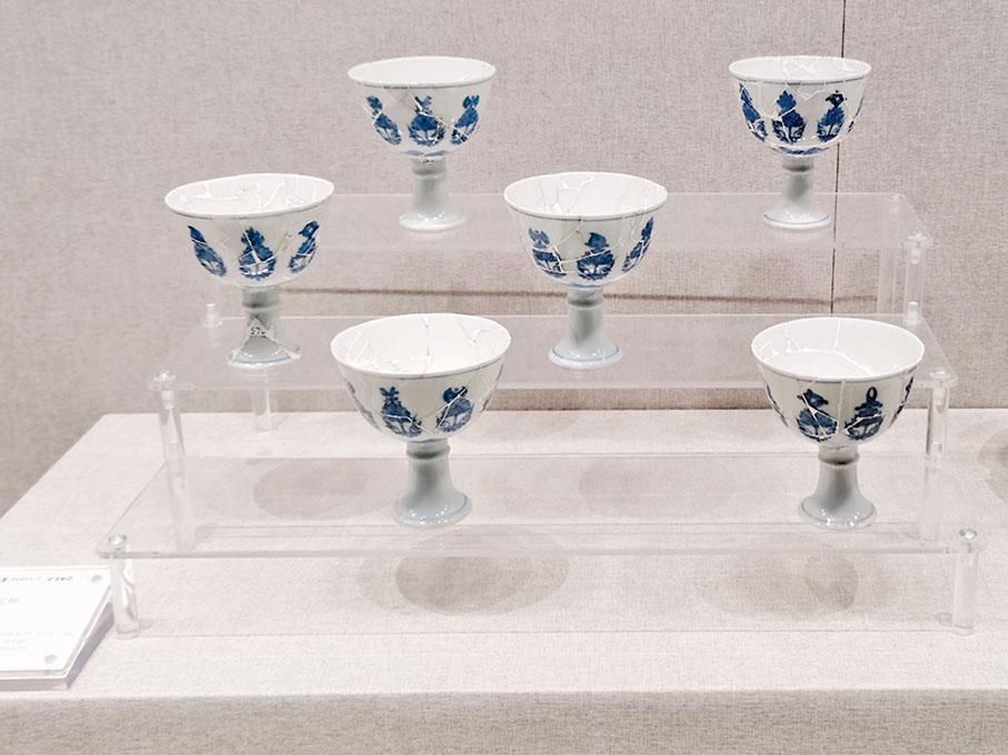 ◆青花蓮托八寶紋高足杯