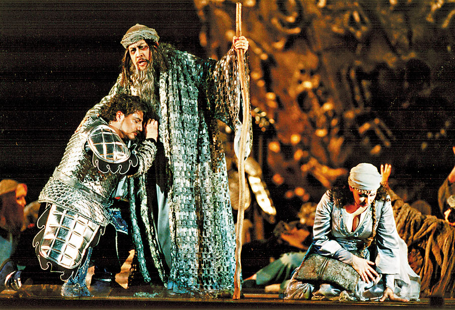 ◆田浩江在維羅納曾經的角鬥場演出《圖蘭朵》。 中和出版社供圖