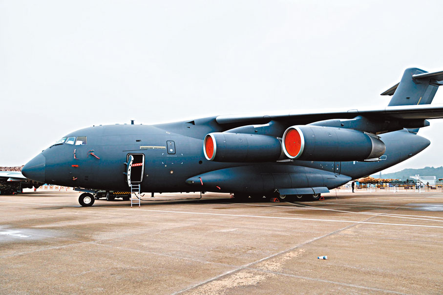 運-20  中國研究製造的新一代軍用大型運輸機，作為大型多用途運輸機，可在複雜氣象條件下，執行各種物資和人員的長距離航空運輸任務。