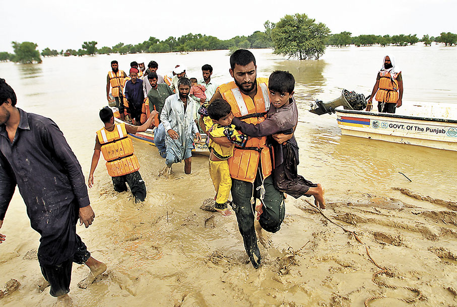 ◆ 窮國首當其衝忍受氣候破壞的影響。圖為巴基斯坦8月的洪災。 美聯社