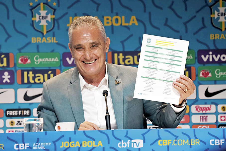 ◆ 泰迪在昨天的新聞發布會上揭曉巴西隊的世盃決選名單。  美聯社