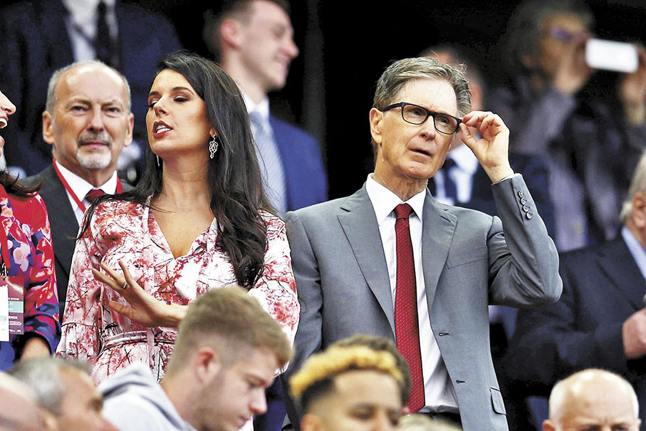 ◆ 報道指約翰亨利(右)的芬威集團，希望將利物浦善價而沽。 美聯社