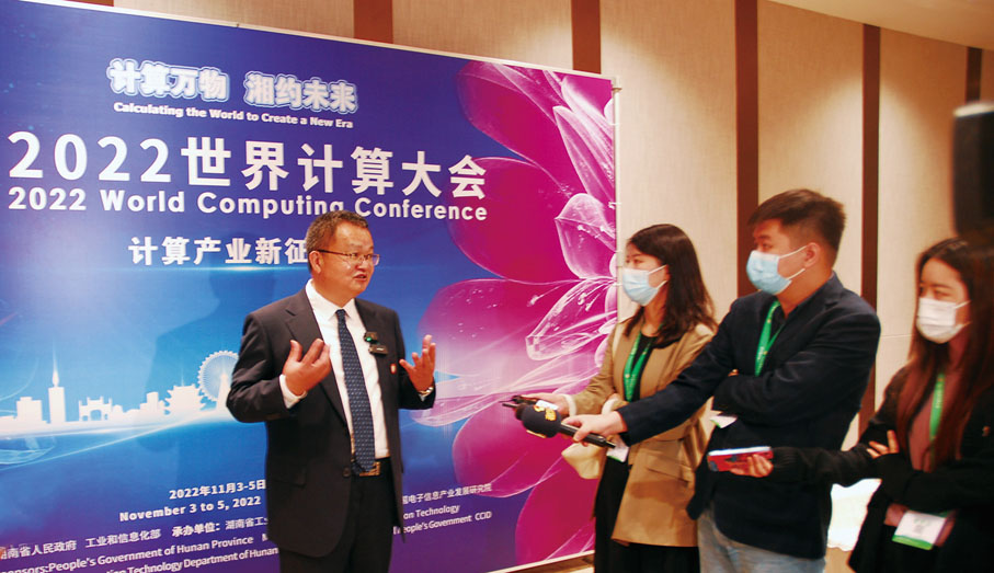 ◆ 中國科學院院士，北京大學黨委常委、副校長張平文接受媒體採訪。傅春桂 攝