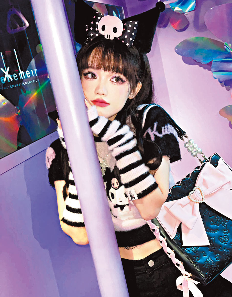 ◆杜辰曦店內聯名款的lolita服。 網絡截圖