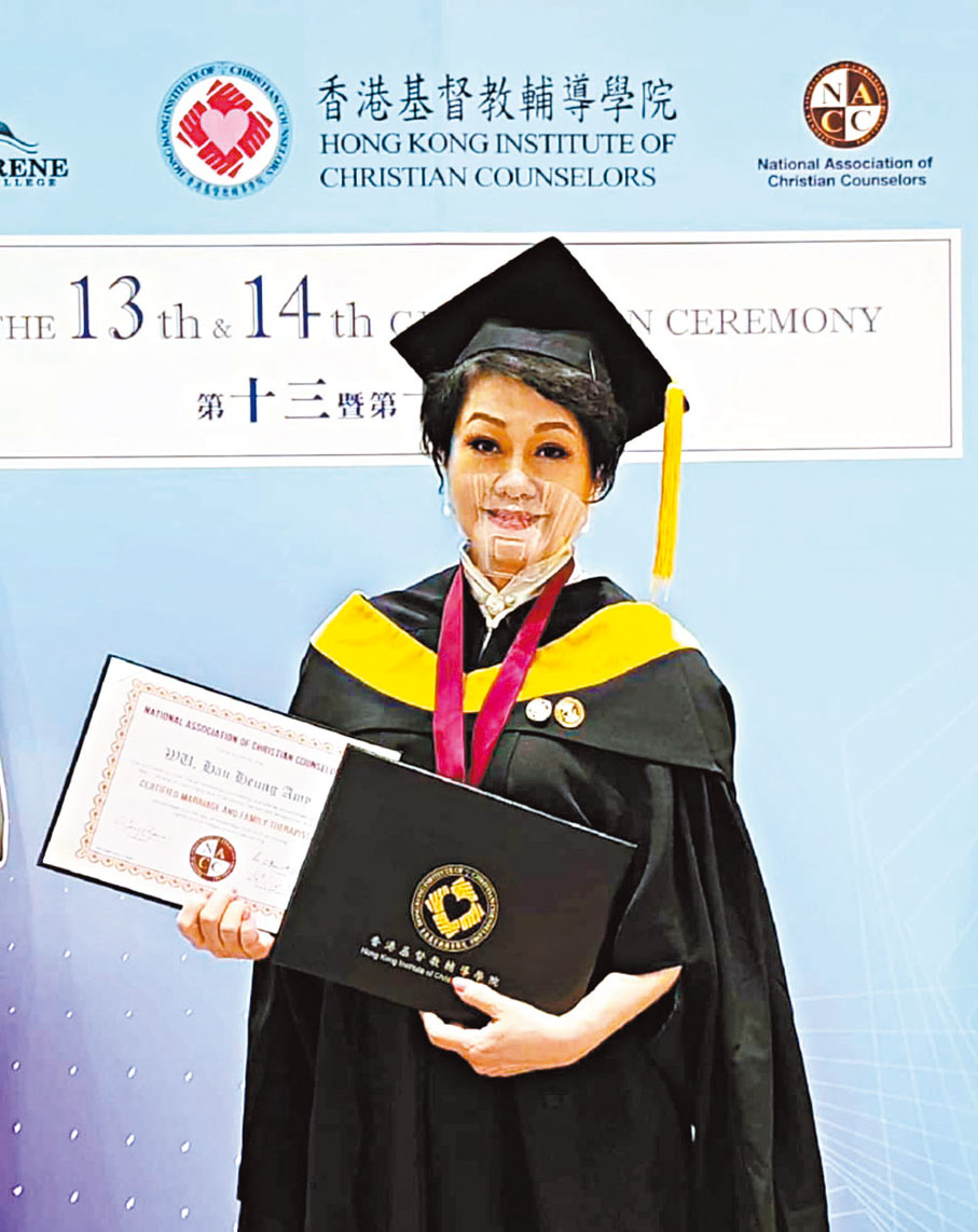 ◆胡美儀於香港基督教心理輔導學院取得輔導碩士學位。
