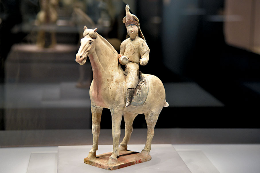 中国美術 唐 加彩 婦人俑 置物 中国美術 加彩婦人俑 置物 唐三彩 箱付 中国美術 唐 加彩 婦人俑 置物