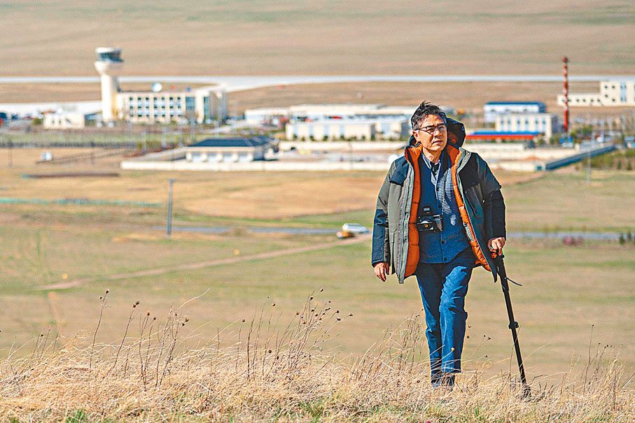 ◆ 國家一級演員陳寶國主演《海的盡頭是草原》。