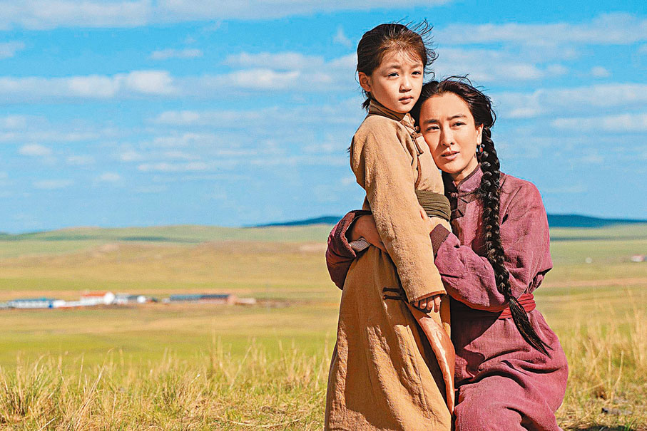 ◆ 馬蘇和小演員羅意淳合作。