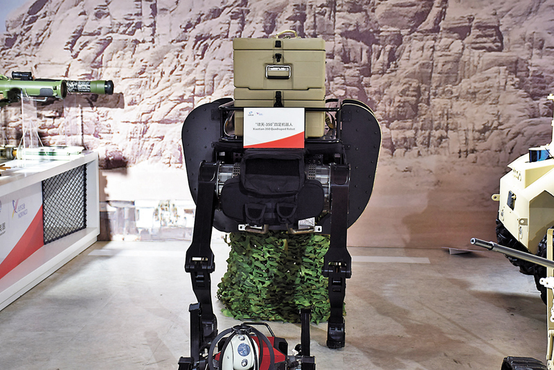 ◆「嘯天-350」，暱稱「大牛」，自重350公斤，可以搭載150公斤貨物在邊境山地區域跟隨步兵巡邏，進行伴隨保障。香港文匯報記者盧靜怡  攝