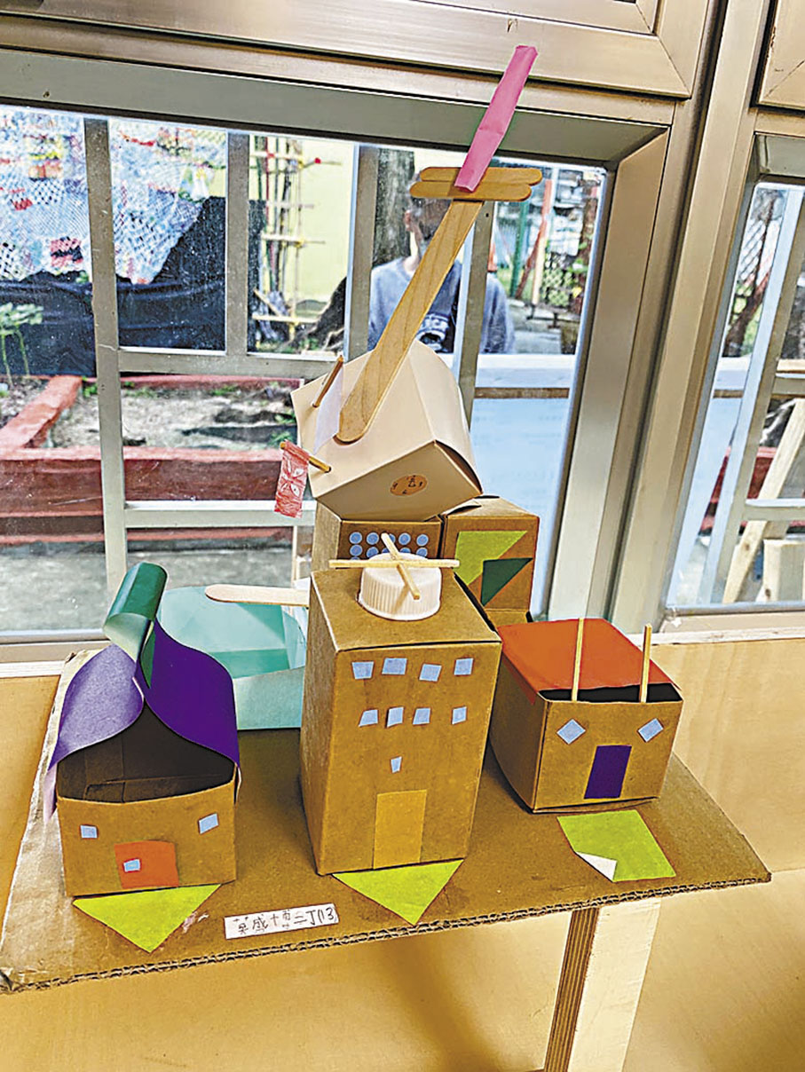 ◆小學生在藝術教育工作坊中完成的作品。