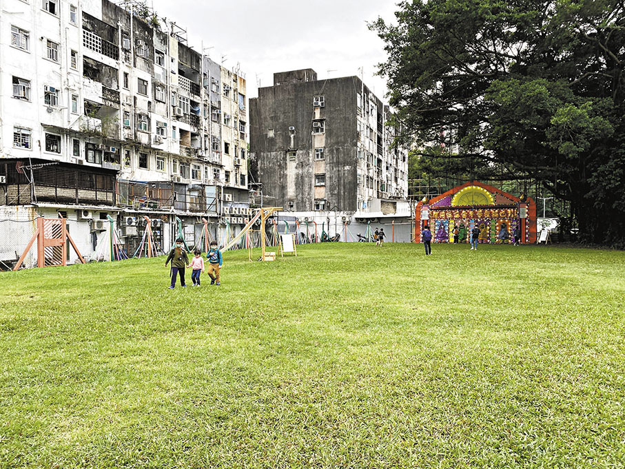 ◆舊村校草地。