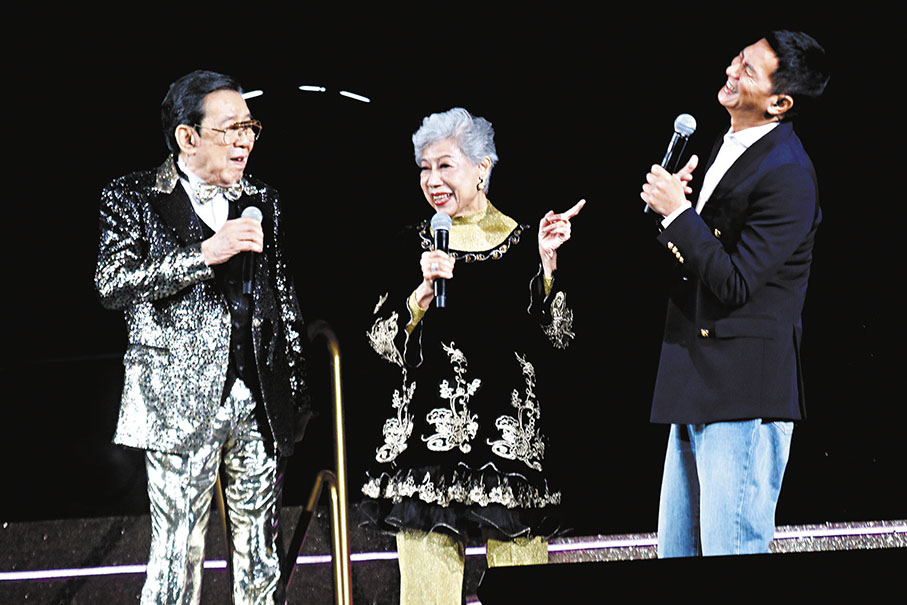 ◆家輝被兩位大前輩揶揄。