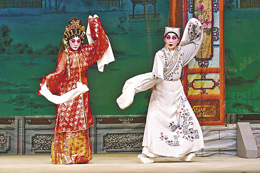 ◆文劍斐與裘艷儂演出《再世紅梅記》中經典的《脫阱救裴》。