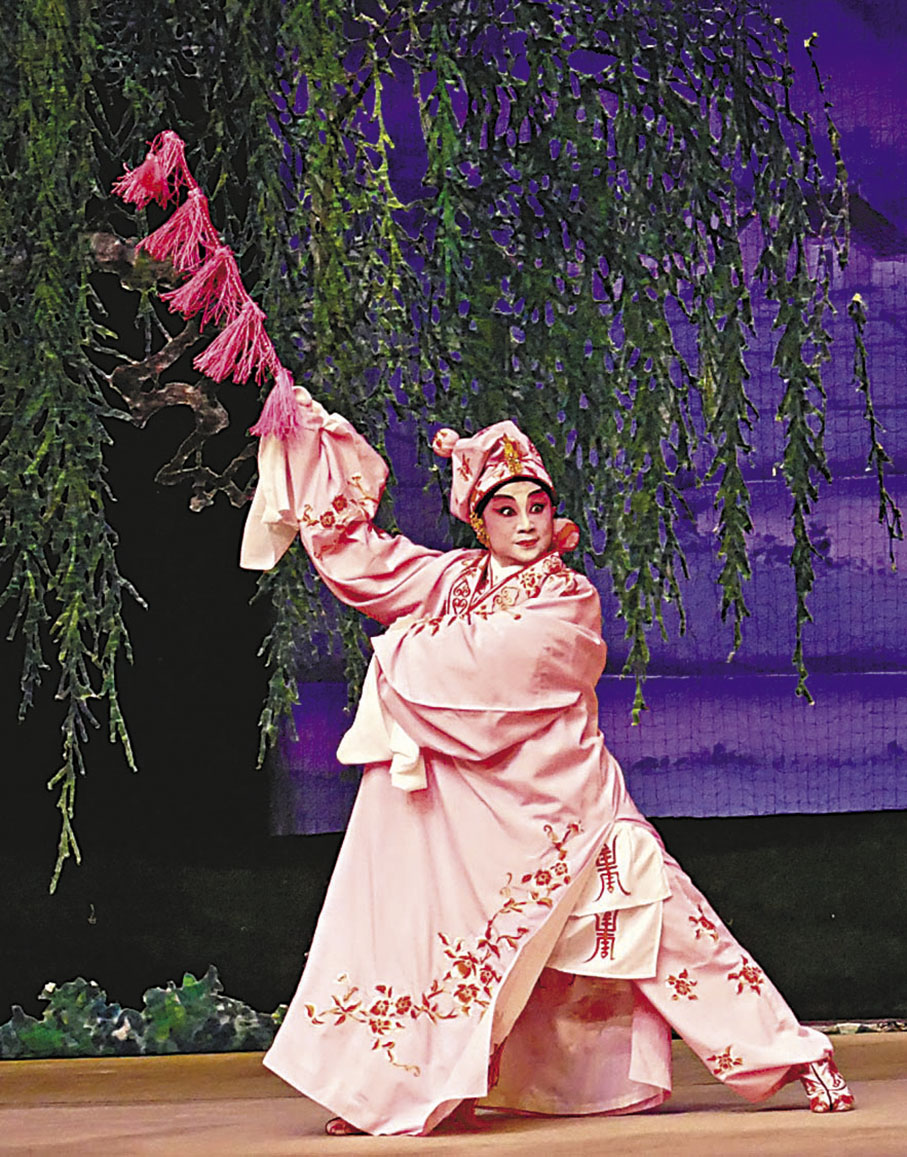 ◆劉惠鳴正常的文武生裝扮及身段。