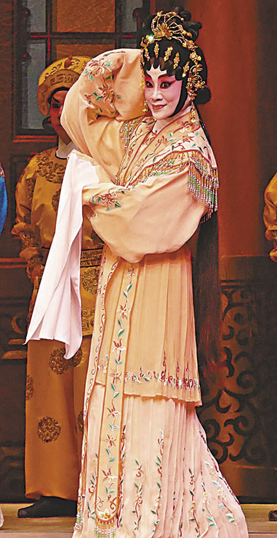 ◆女文武生劉惠鳴主演《我愛俏郎君》，劇情需要有作花旦裝扮，她的女兒身身段很嬌柔嫵媚。