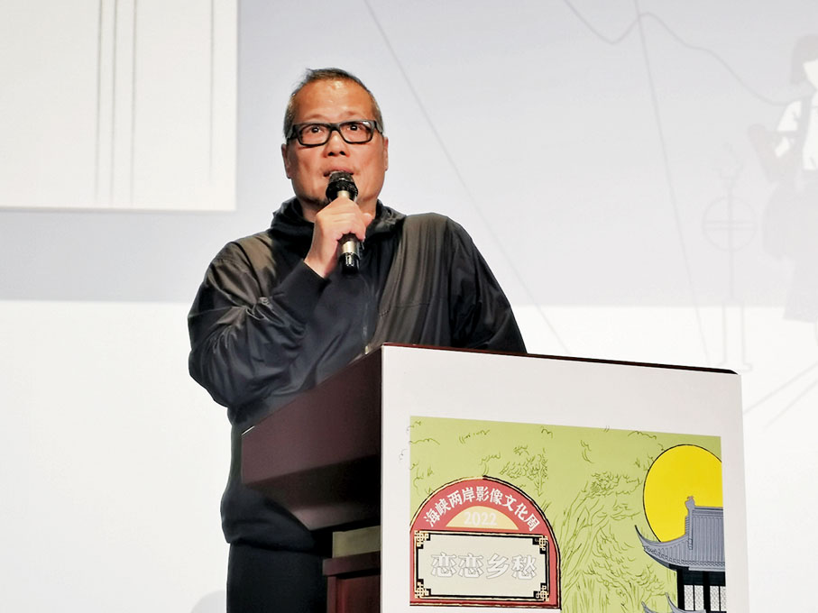 ◆ 導演徐小明在電影放映後與觀眾交流。香港文匯報記者茅建興  攝