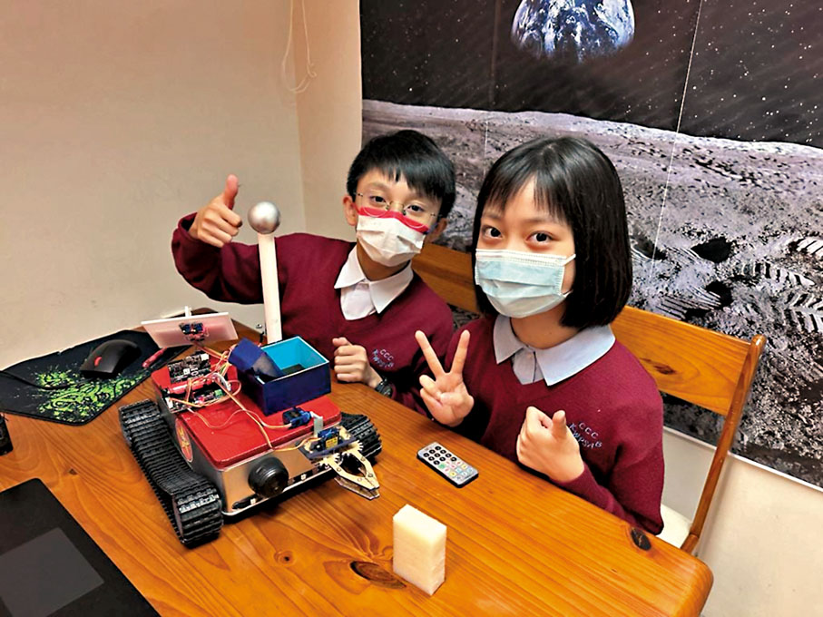 ◆ 港生在航天賽中奪得佳績。圖為參賽學生製作航天相關模型。 蔡若蓮Fb圖片