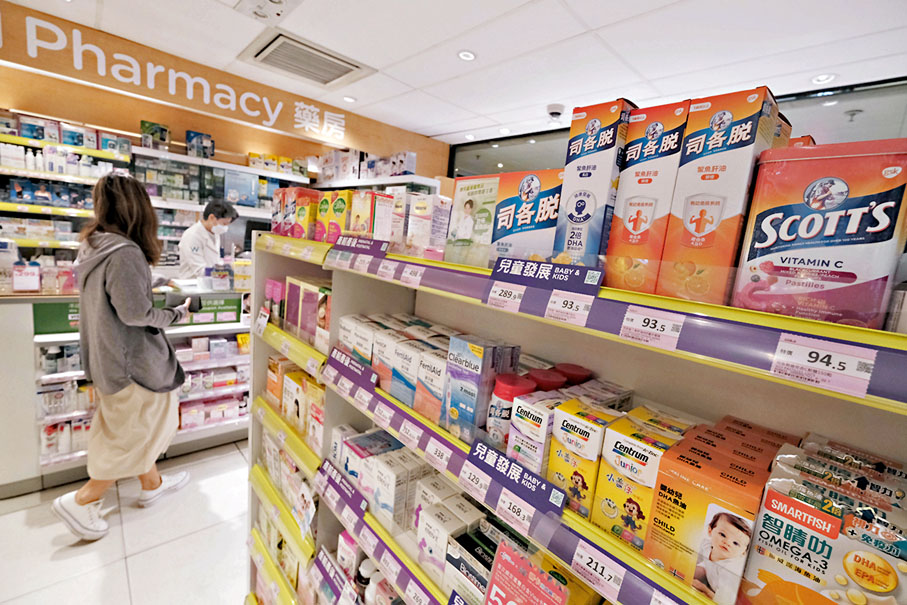 ◆消委會檢驗25款魚油補充劑，全部驗出不同程度有害物質，當中6款含有基因致癌物PAH，3款含有氯丙二醇。 香港文匯報記者涂穴  攝