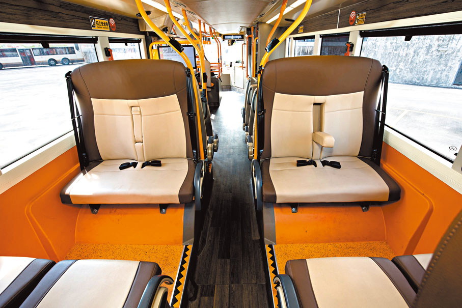 ◆ 九巴增加車廂座位的空間，讓腿長的乘客也能舒適安坐。九巴供圖