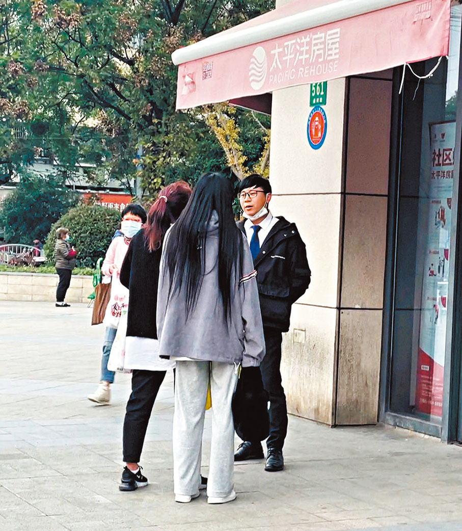 ◆中介主動招攬顧客。 孔雯瓊  攝