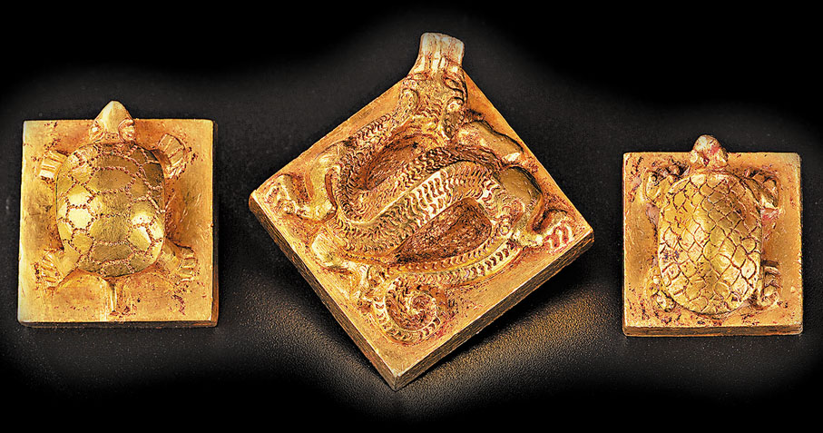 ◆南越王墓出土的「文帝行璽」龍鈕金印、「泰子」龜鈕金印、「右夫人璽」龜鈕金印（俯視）。