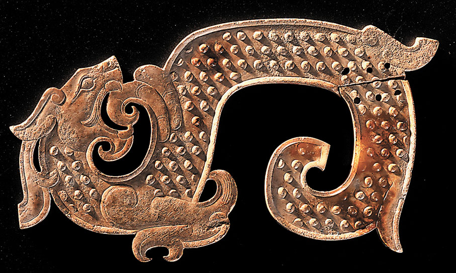 ◆南越虎頭金鈎扣玉龍帶鈎。