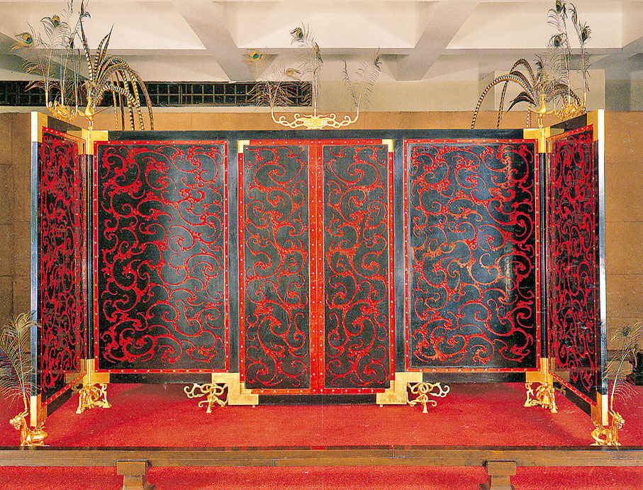 ◆復原的南越漆木屏風 。