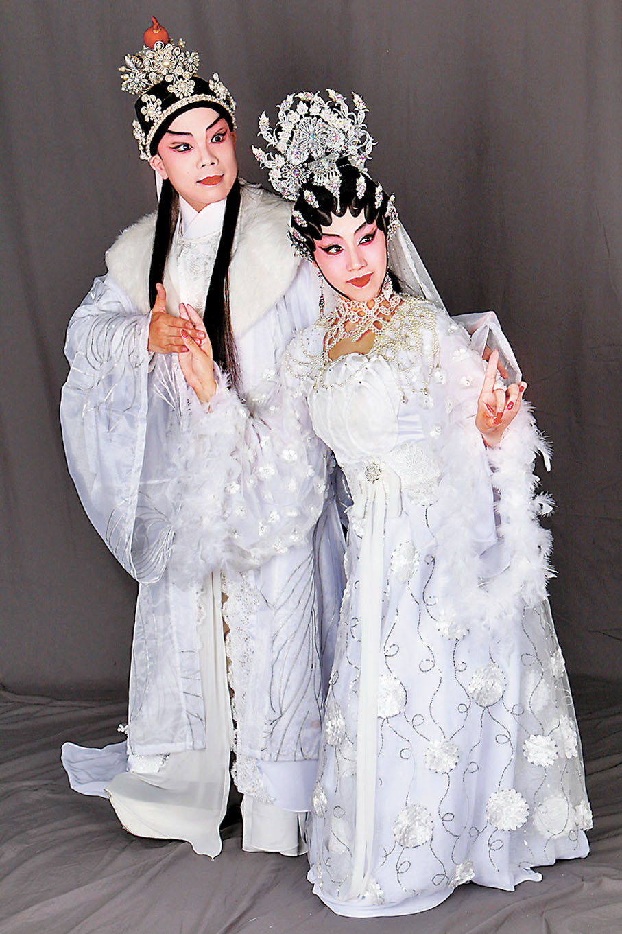 ◆謝曉瑩與吳立熙在《七夕》中分飾織女和牛郎。香港靈宵劇團供圖