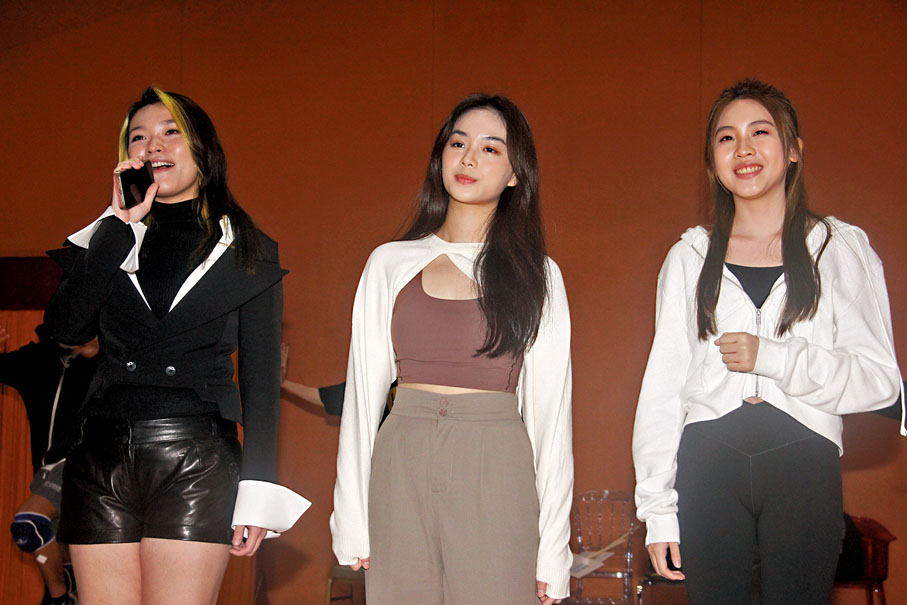 ◆左起：黃洛妍、任暟晴和趙紫諾第一次參與台慶。