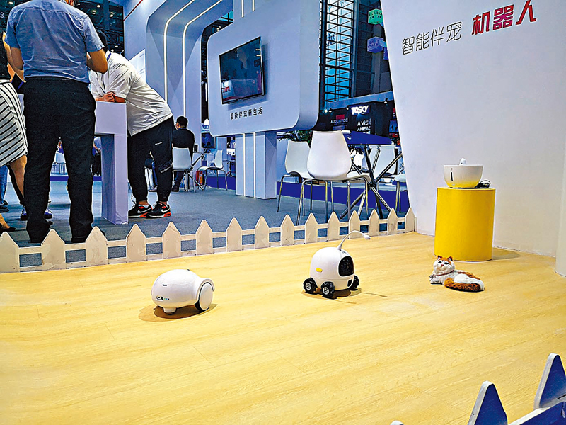 ◆「伴寵機器人」可滿足上班族遠程陪伴寵物的需求。香港文匯報記者石華  攝