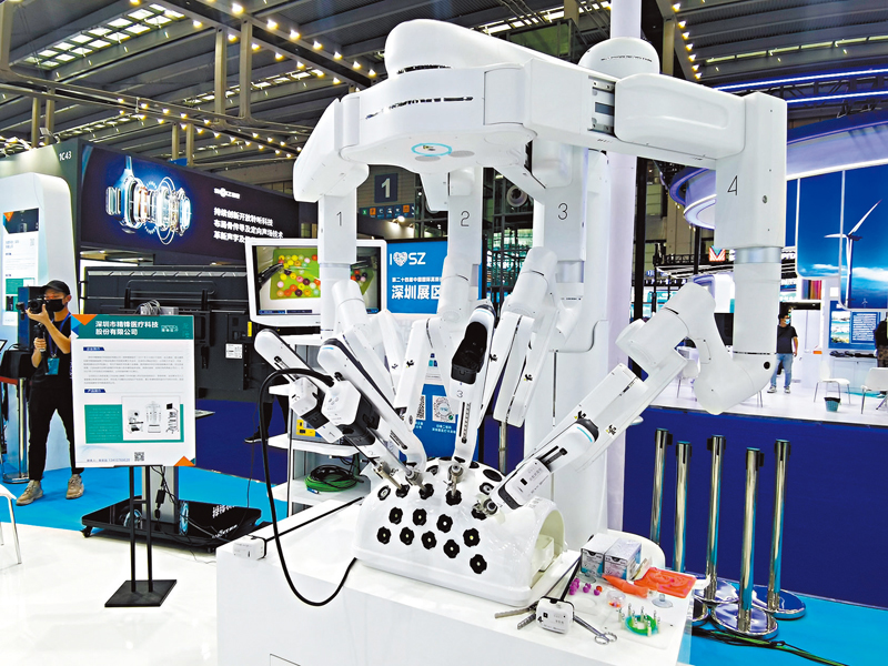 ◆手術機器人比人手巧，剝蛋不傷內膜。