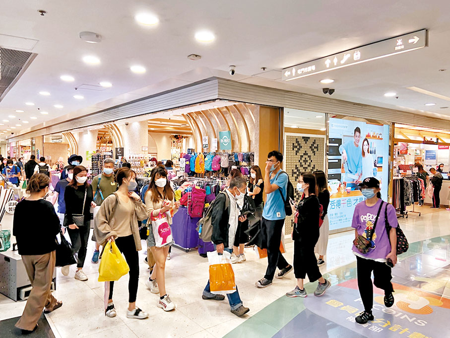 ◆調查顯示，最能吸引受訪者於聖誕到商場購物的主要原因是商場推出的購物折扣和優惠。 中通社