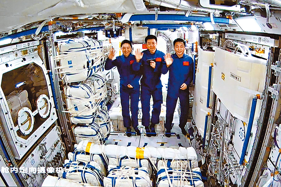 ◆2022年11月3日，神舟十四號航天員乘組順利進入夢天實驗艙。 資料圖片