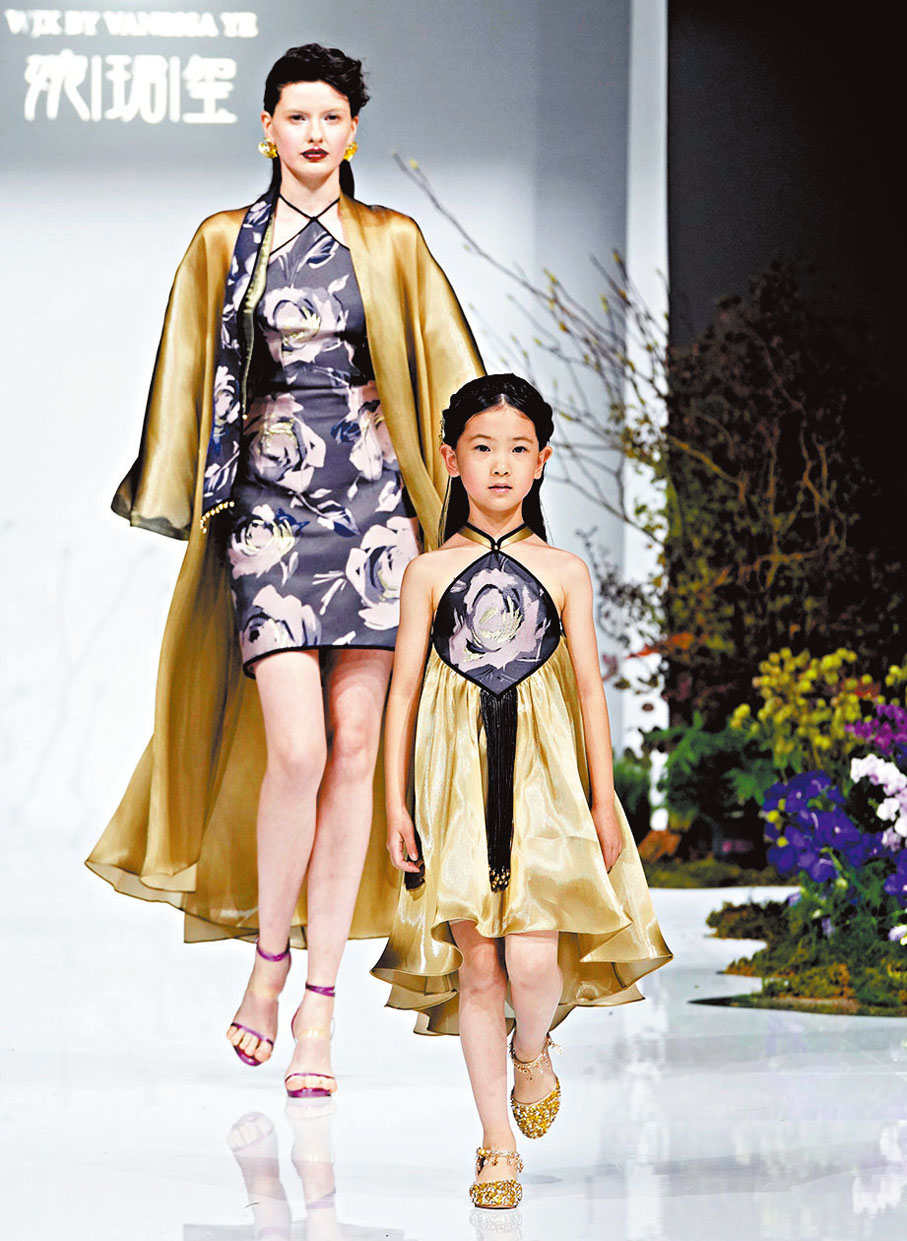 ◆上海高定周發布婉珺璽2023主題系列。