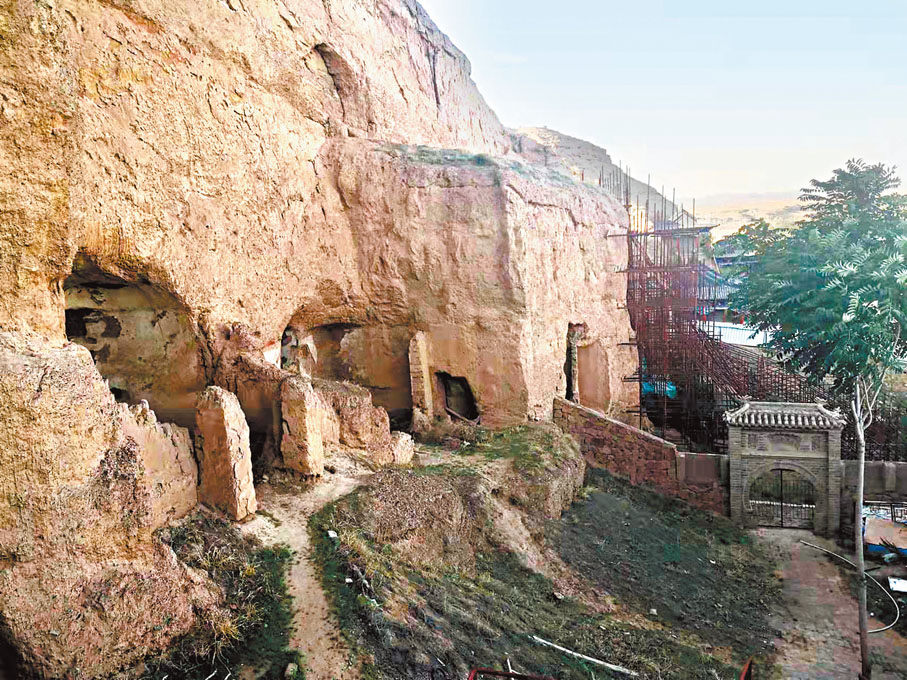 ◆騰格里沙漠邊緣山脈唐石窯遺址