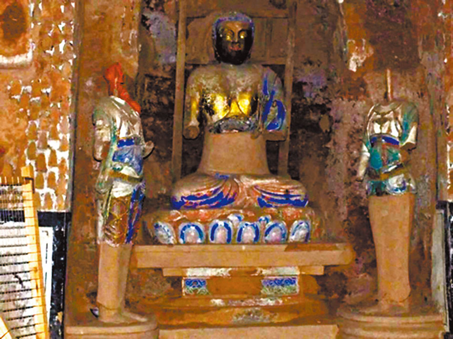 ◆洞兩側頭像已全部被盜挖走。